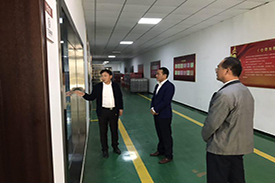 烔炀镇书记及各位领导莅临午夜激情影院葡萄酒庄园参观指导